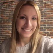 Licenciada en filología inglesa y graduada en estudios ingleses imparte clases de inglés de modo online y presencial. Con experiencia como docente en clases particulares individuales o en grupo, y 10 años de experiencia en trabajo para empresa norteameric